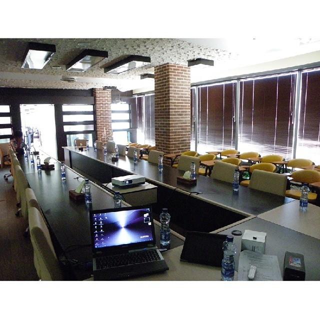 سالن کنفرانس